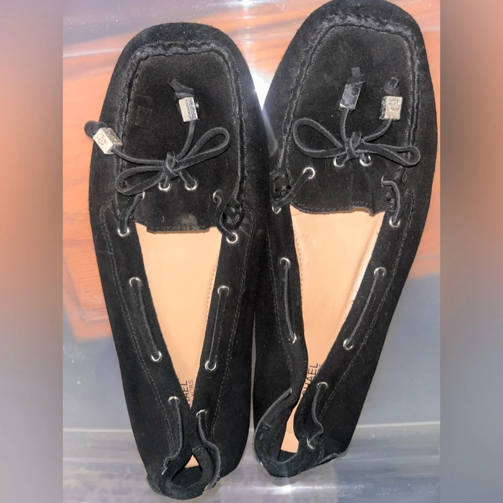 Gently use women’s shoes size 8 - Picture 2 of 4